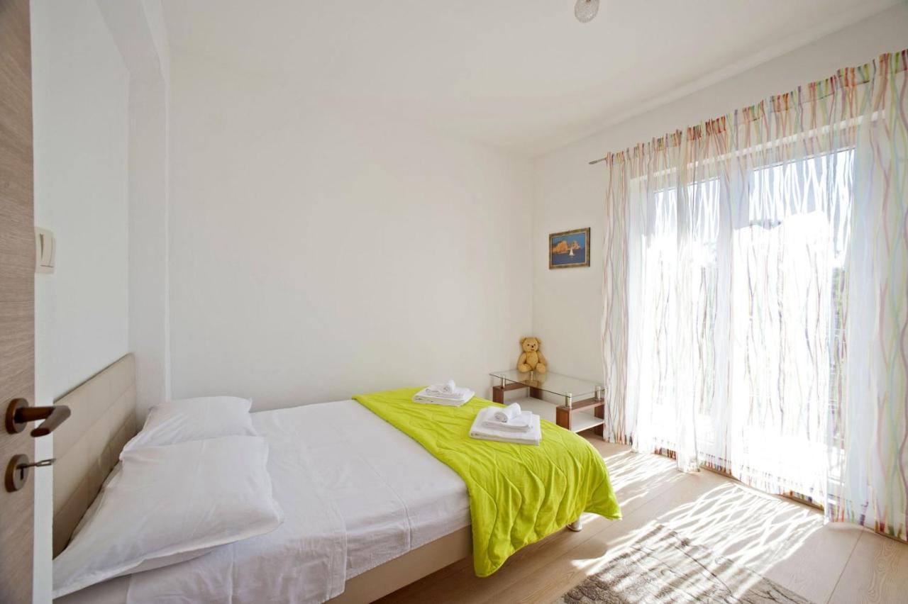 Apartments With A Parking Space Gornje Selo, Solta - 15545 Грохоте Экстерьер фото