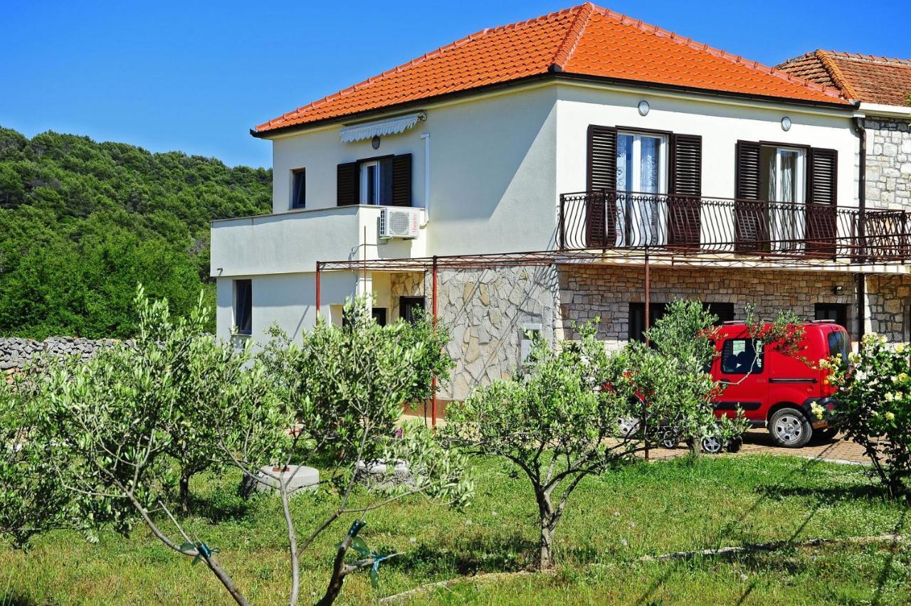 Apartments With A Parking Space Gornje Selo, Solta - 15545 Грохоте Экстерьер фото