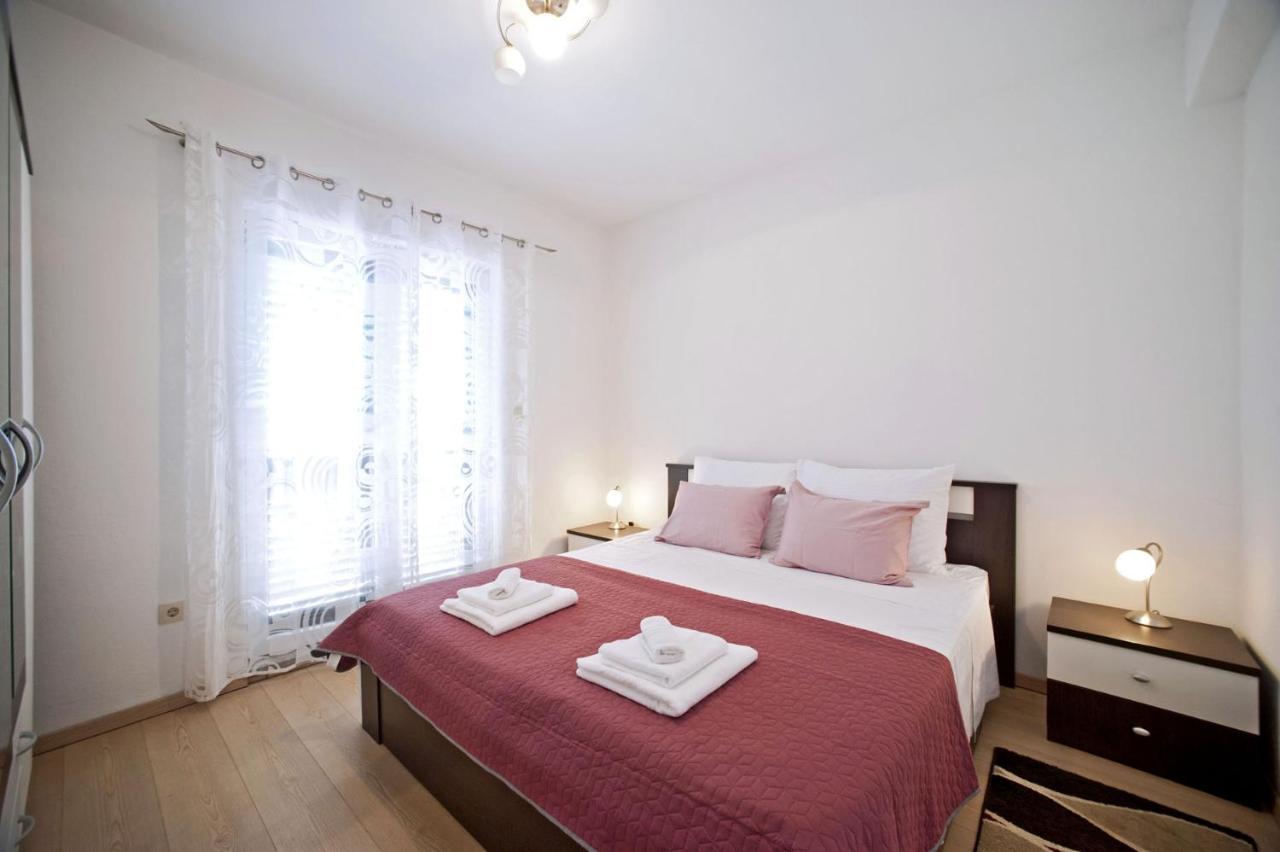 Apartments With A Parking Space Gornje Selo, Solta - 15545 Грохоте Экстерьер фото